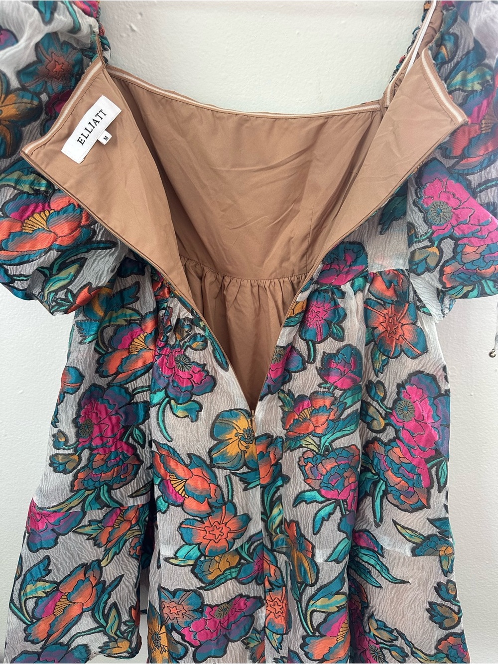 Elliatt Vespera floral jacquard flared babydoll dress with puff sleeves. Size M. - Picture 4 of 9